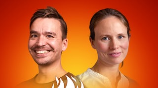 Caroline von St. Ange und Bob Blume auf dem Podcast-Cover von "Die Schule brennt – Mit Bob Blume"