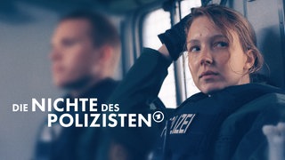 Cover des Films "Die Nichte des Polizisten"  Polizistin Rebecca (Magdalena Laubisch) mit ihren Kollegen auf der Rückfahrt von einem Einsatz