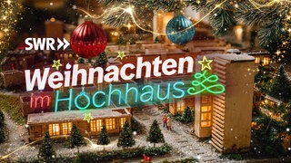 Miniaturlandschaft einer Hochhaus-Siedlung mit weihnachtlicher Dekoration 