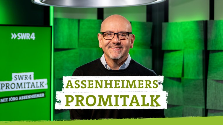 Moderator Jörg Assenheimer im SWR4 Promitalk Studio