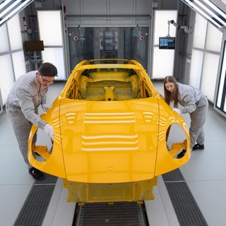 Mitarbeiter im Porsche Werk Zuffenhausen