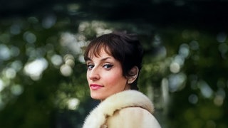 Grafik zum Arthouse-Doku-Feaure "Frau in Schwarz"