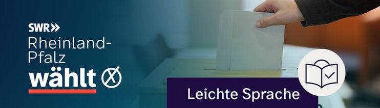 Foto: Eine Hand steckt einen Wahl•zettel in eine Wahl•box. Dazu der Text „Rheinland-Pfalz wählt“.  Darüber steht das Logo vom SWR. Das Logo besteht aus den 3 Buchstaben S und W und R und zwei Pfeilen.  SWR ist die Abkürzung für Süd•west•rundfunk.  Unten im Bild steht: „Leichte Sprache“ Und es gibt einen weißen Kreis mit blauer Zeichnung: Darin ist ein Kopf hinter einem Buch. Auf dem Buch ist ein Häkchen. Das zusammen ist das SWR-Zeichen für Leichte Sprache. 