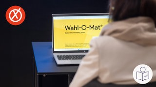 Ein Laptop. Auf dem Laptop sieht man eine Internet·seite. Die Internet·seite ist der Wahl-O-Mat. Links oben ein weißes Kreuz auf rotem Hintergrund. Rechts das SWR Logo für Leichte Sprache.