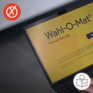 Ein Mensch hält einen Laptop. Auf dem Bildschirm von dem Laptop ist die Webseite von dem Wahl-O-Mat. Links oben ist ein roter Kreis mit einem weißen Kreuz. Rechts das SWR Logo für Leichte Sprache.