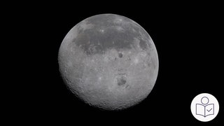 Der Mond ganz aus der Nähe fotografiert. Das Foto haben die Astronauten der Artemis 2-Mission gemacht. Rechts das SWR Logo für Leichte Sprache.  