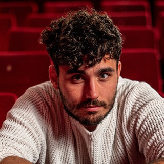 Host und Autor Jakob Baumer vom Podcast "Die Könige von Malle"