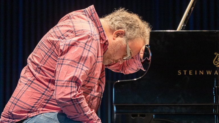 Nicolas Hodges am Flügel