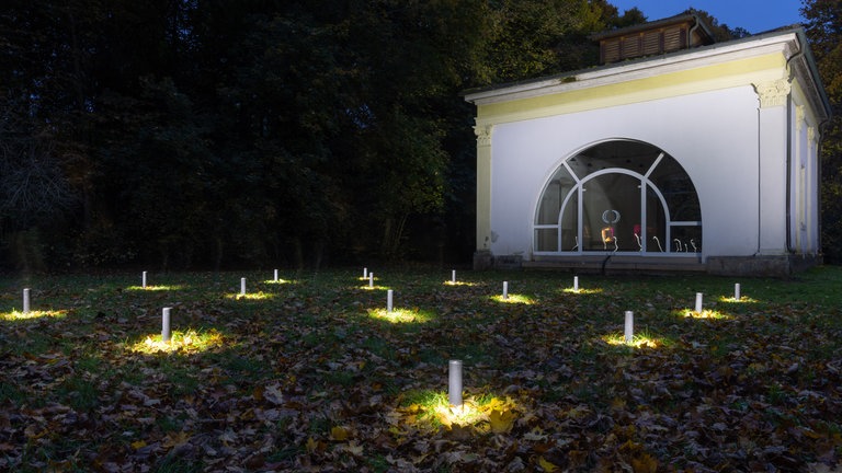 Klanginstallation vor dem Fischhaus im Donaueschinger Schlosspark