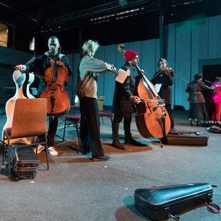 Musiker des Solistenensembles Kaleidoskop proben "Transit" in den Donauhallen