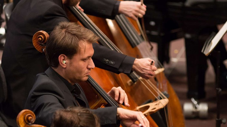 Impressionen vom Abschlusskonzert der Donaueschinger Musiktage. Kontrabassgruppe
