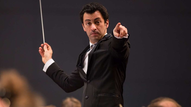 Abschlusskonzert der Donaueschinger Musiktage. Porträt Dirigent