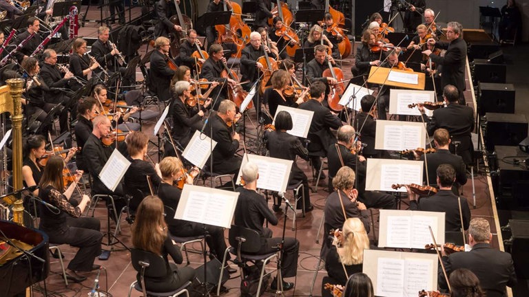 Aufsicht aufs Orchester beim Eröffnungskonzert