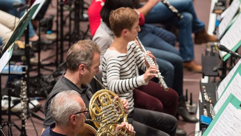 Bläser des Orchesters bei Proben zum Eröffnungskonzert