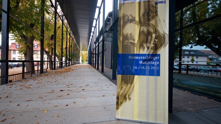 Aufsteller vor den Donauhallen