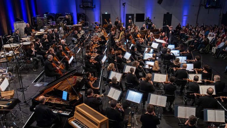 Bas Wiegers dirigiert das SWR Symphonieorchester