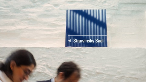 Wegweiser in den Donauhallen