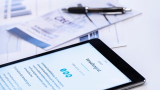 Verwaltungsrat. Er überwacht die Geschäftsführung des SWR und legt den Haushaltsplan sowie den Jahresabschluss fest.