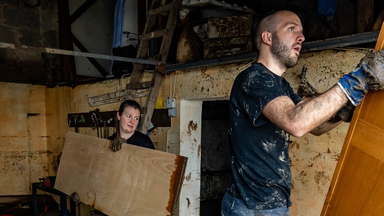 Freiwillige Helfer in Schuld