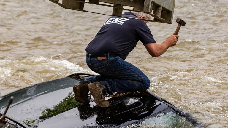 Schweizer hilt in Schuld bei Autos abschleppen.