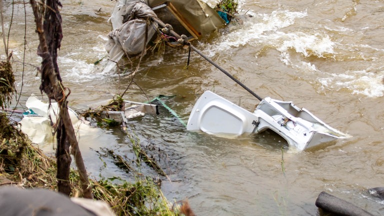 Schweizer hilt in Schuld bei Autos abschleppen.