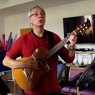 Reiner mit seiner Gitarre