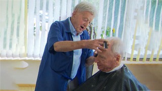 94-jähriger Friseur