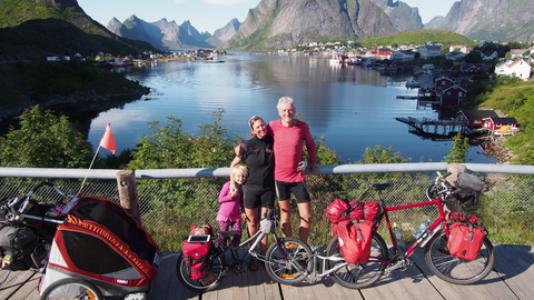 Familie mit Rädern im Urlaub