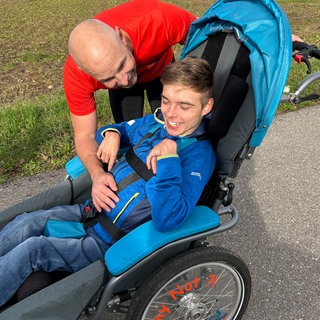 Water mit Sohn im Buggy