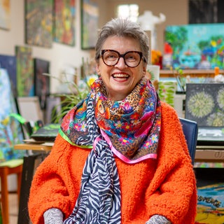 Mechthilde lacht in die Kamera