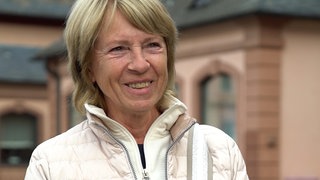 Frau am Mainzer Marktplatz