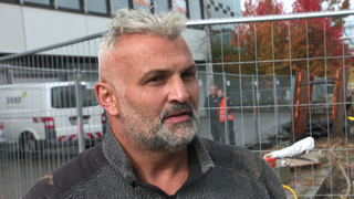 Bauarbeiter Zeki hat in Böblingen einen 10-jährigen Jungen aus einem Auto gerettet und vermutlich dessen Entführung somit verhindert.
