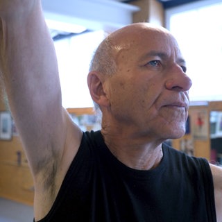 Alter Mann tanzt Ballet