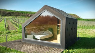 Schicke, sehr moderne Holzhütte in Zeltform mitten in den Weinbergen