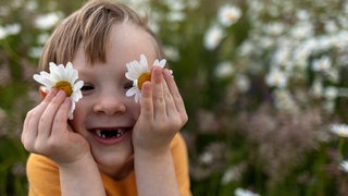 Kind mit Zahnlücke