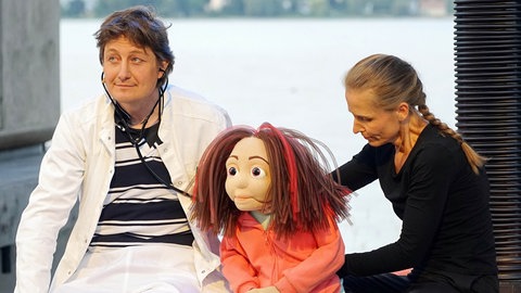 Die Puppenspielerin Rahel Wohlgesinger und der Theaterregisseur Simon Engeli