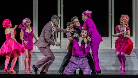 Sungeun Park, JungYoun Kim, Martin Gäbler, Joshua Spink, Cornelius Burger, Samuel Levine, Markus Francke, Laura Curry in "Le petit pauvre d'Assise" am Theater Ulm