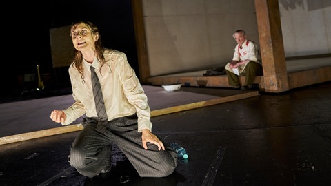 Die letzten Tage der Menschheit 2025: Elisa Plüss (Der Nörgler), Branko Samarovski (Vinzenz Chramosta, Patriot)