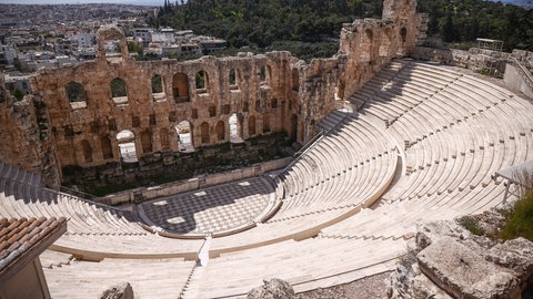 Das Theater des Herodes Atticus aam Fuße der Akropolis in Athen
