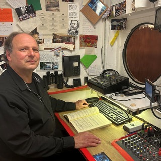 Cornelius Feil setzt an der Stuttgarter Oper die Übertitel um