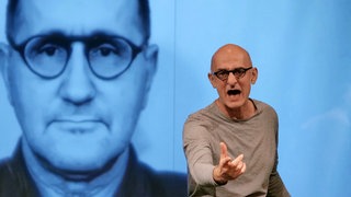 Ich, Bertolt Brecht - Dialog mit dem Dichter. Ein lehrreiches Theaterereignis mit Schauspiel, Musik und künstlicher Intelligenz