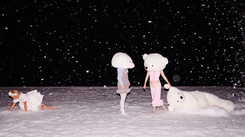 Jana Baldovino spielt Eves Freundin Chloe, Schreiber Licht und Frau Brigitte 