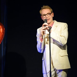 Carl Grübels Liederabend „Lippenbekenntnisse“ in der Mainzer Kakadu-Bar
