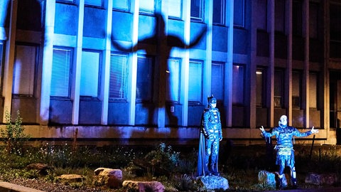 „NACHTSCHICHT - eine Reise durch die Stadt" lädt ein zu einer besonderen Fahrt in einem Linienbus durch die Nacht