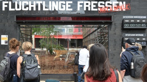 Container der Kunstaktion "Flüchtlinge Fressen" vom Zentrum für politische Schönheit 