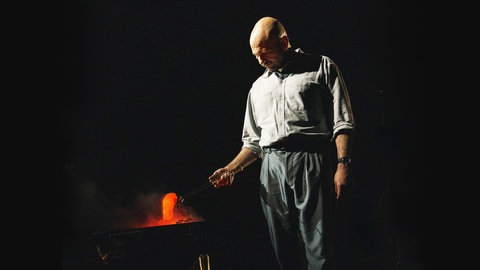 Timothy Connor (J. Robert Oppenheimer)