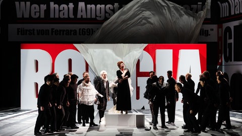 Opernchor, Lucrezia (Estelle Kruger)