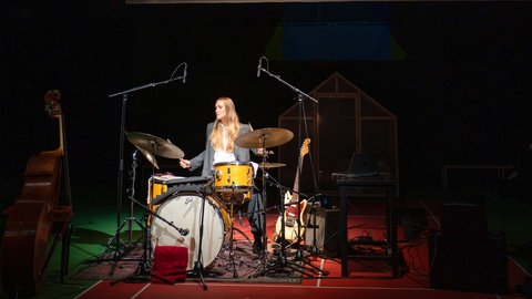 Am Schlagzeug: Stuttgarterin Lisa Wilhelm