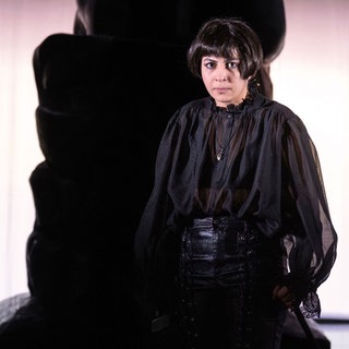 Bühnenbild „Hamlet“: Shirin Ali als Hamlet
