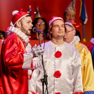 Mainzer Höfsänger in bunten Kostümen bei einem Auftritt beim Draiser Carneval Club im Jahr 2023